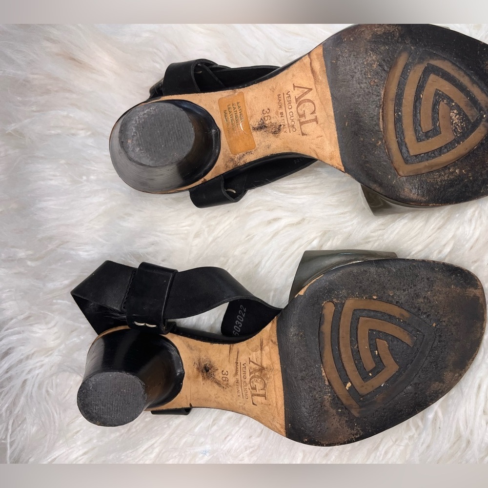 Attilio Giusti Leombruni Black and Gold Sandals - Picture 3 of 4